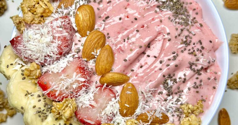 Strawberry Banana Smoothie Bowl